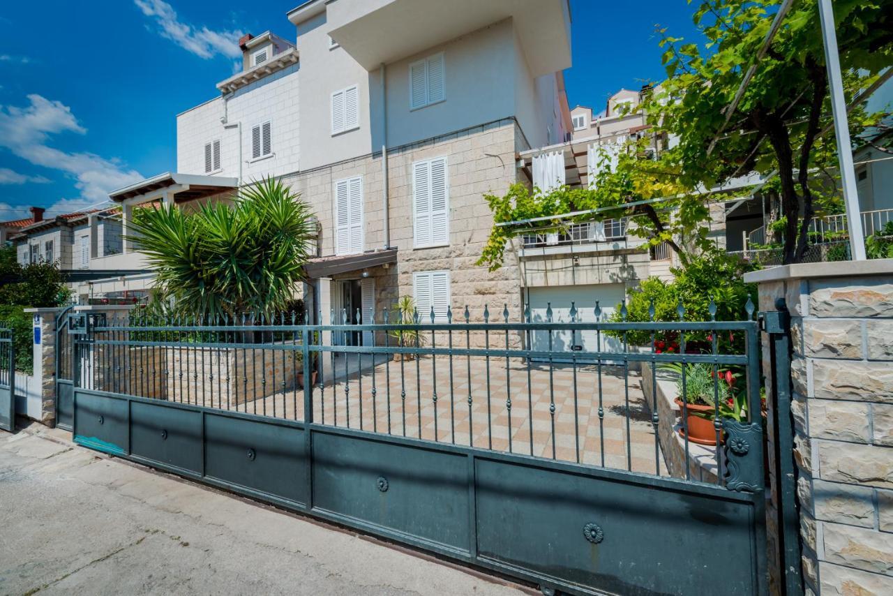 Superior Stunning Apartment Gravosa With A Free Parking Dubrovnik Exteriör bild
