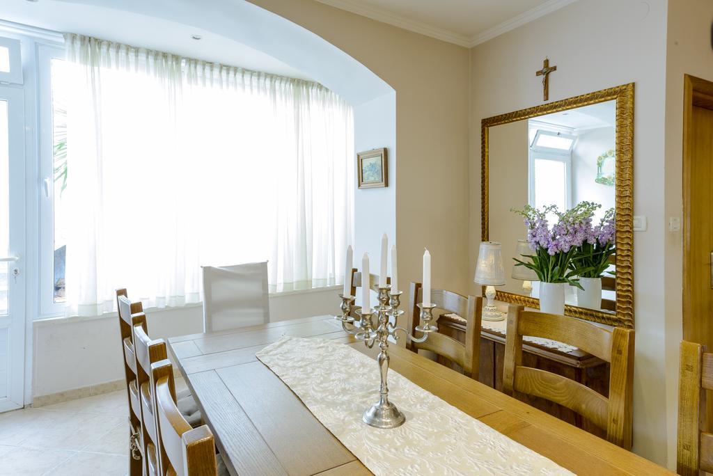 Superior Stunning Apartment Gravosa With A Free Parking Dubrovnik Exteriör bild