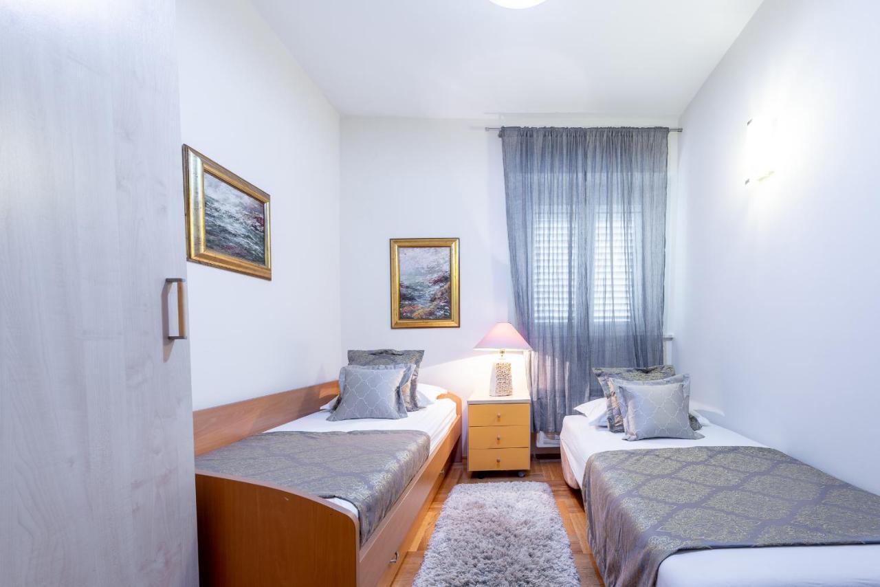 Superior Stunning Apartment Gravosa With A Free Parking Dubrovnik Exteriör bild