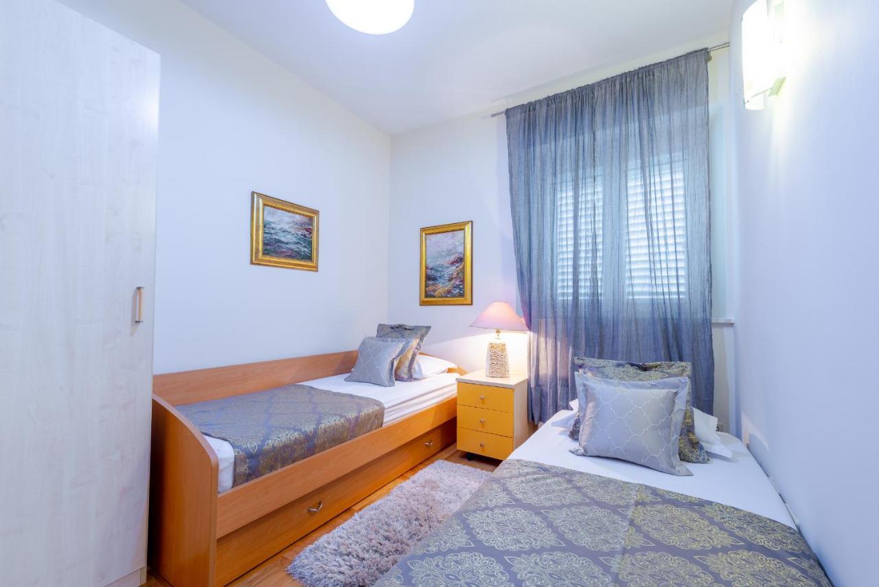 Superior Stunning Apartment Gravosa With A Free Parking Dubrovnik Exteriör bild